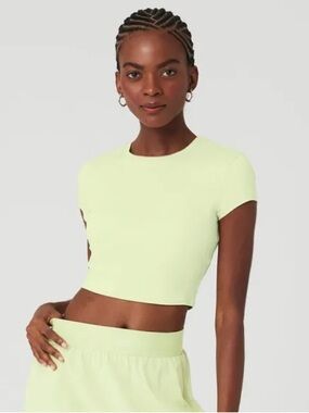 Alo Cropped Short Sleeve T‑Shirt in Light Sage